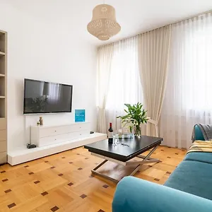 Rent Like - Mostowa 11 Warszawa